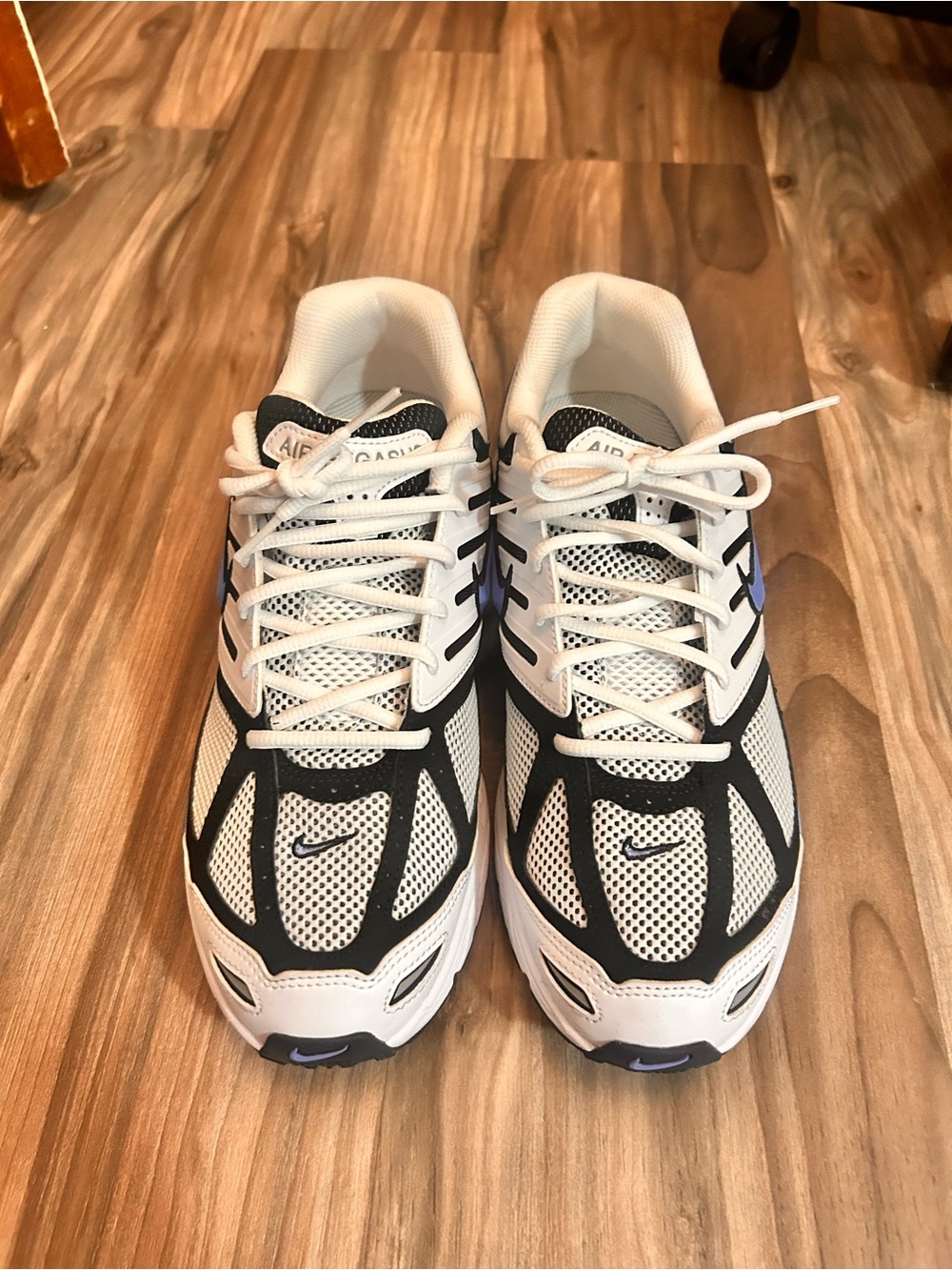 Nike White Black Mesh Running Sneakers with Purple Accents